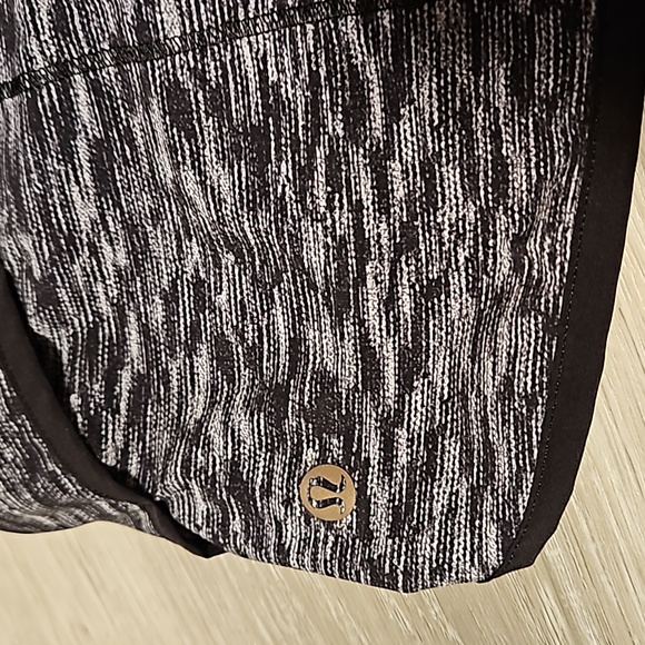 💀Lululemon Speed Short in Dramatic Static - Picture 9 of 15